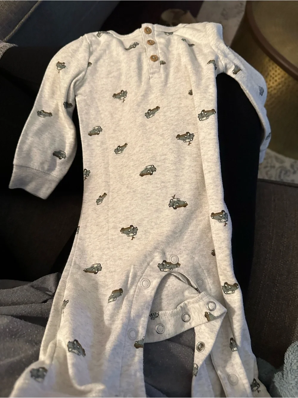 Lot of 14 baby pieces size 6-9 and 9M